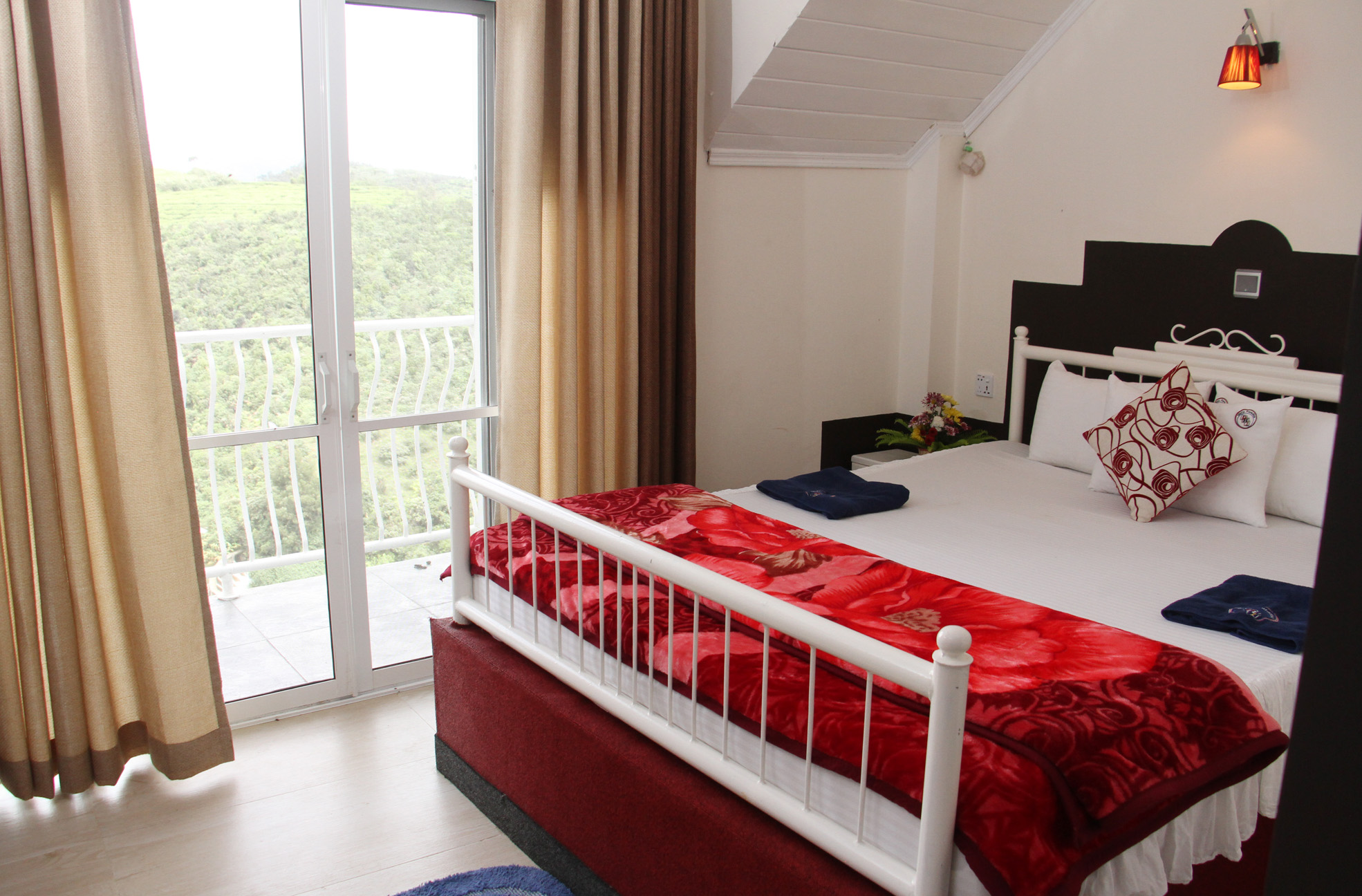 misty paradise luxury hotel in nuwara eliya